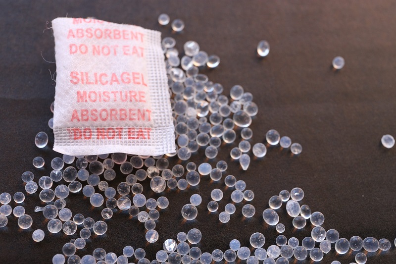 Packet Of Silica Gel And its content