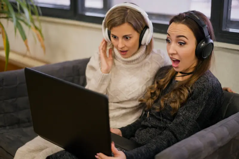Gossiping Online